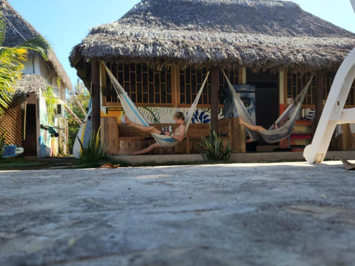Green Belly Surf Hostel El Paredón Buena Vista 외부 사진