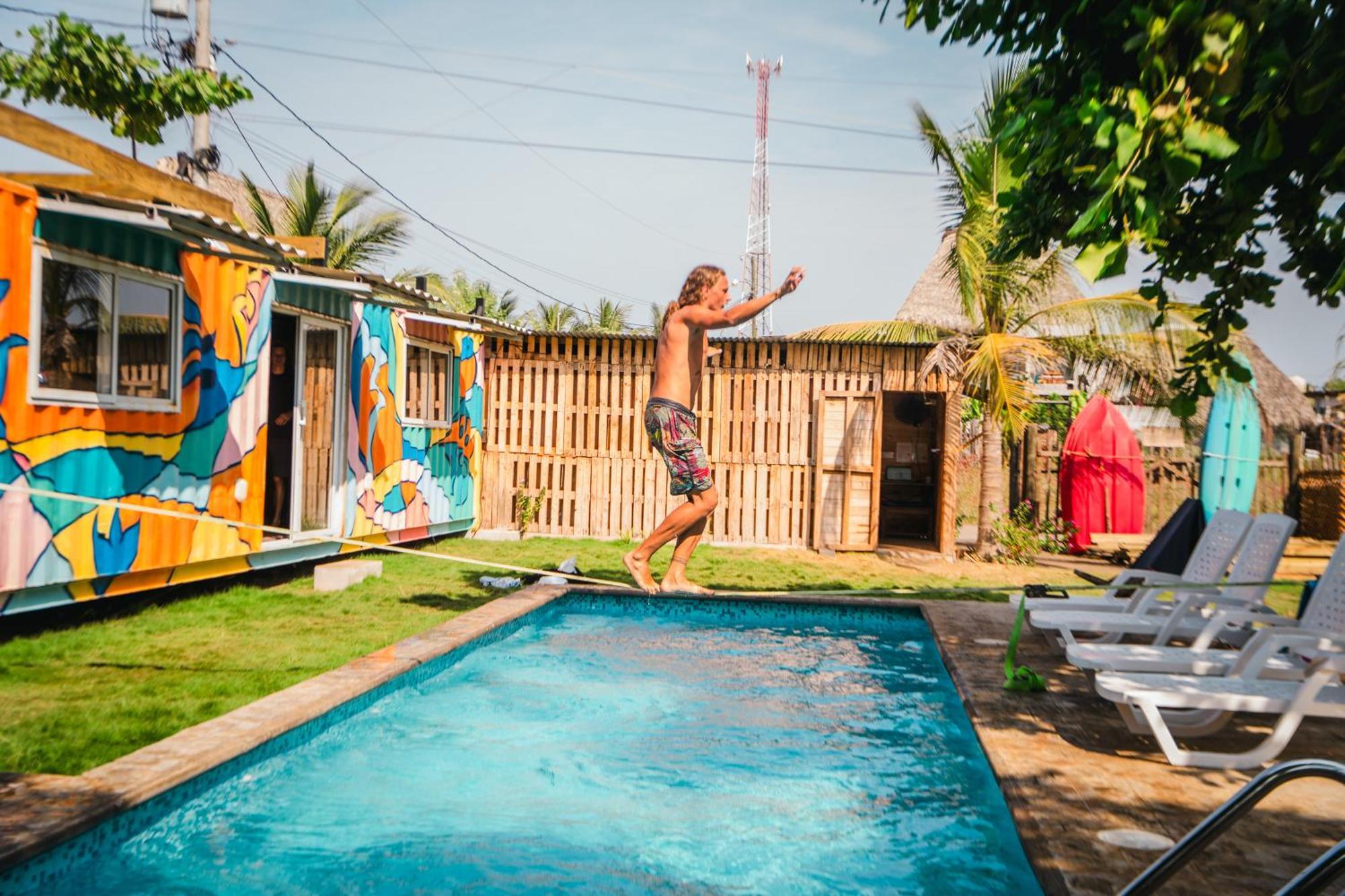 Green Belly Surf Hostel El Paredón Buena Vista 외부 사진